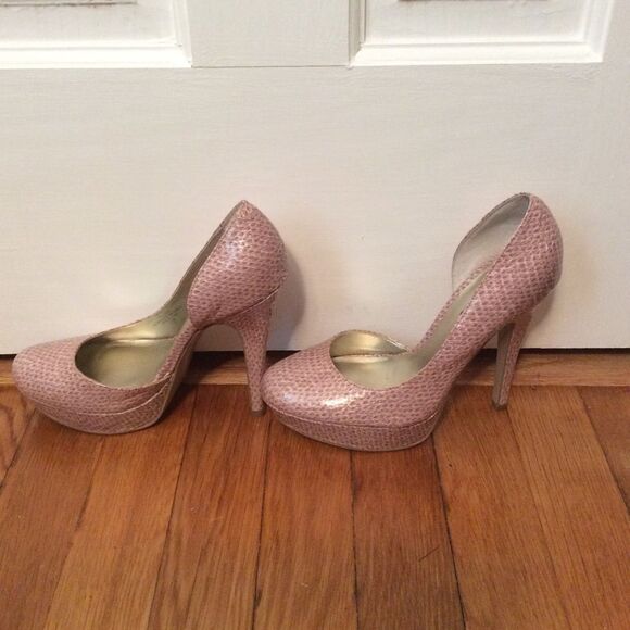 GUESS blush pink snakeskin platform pump heels - Picture 9 of 10